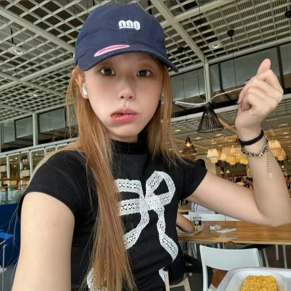 倒挂的爱丽丝